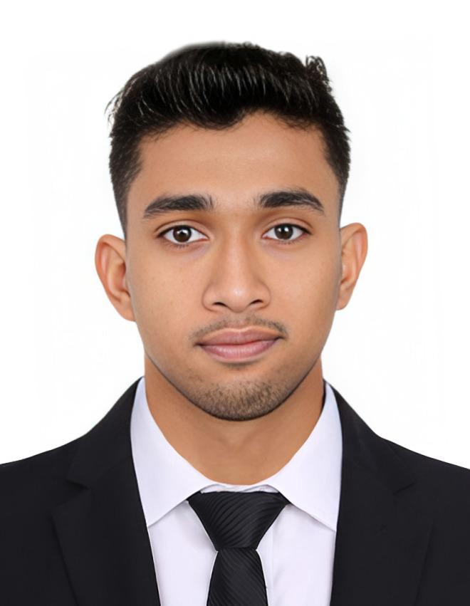 Maqased staff assisting entrepreneur in Dubai
